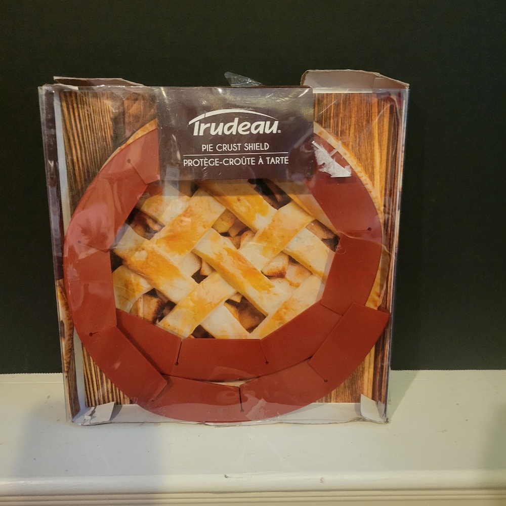 Trudeau Pie Crust Shield
